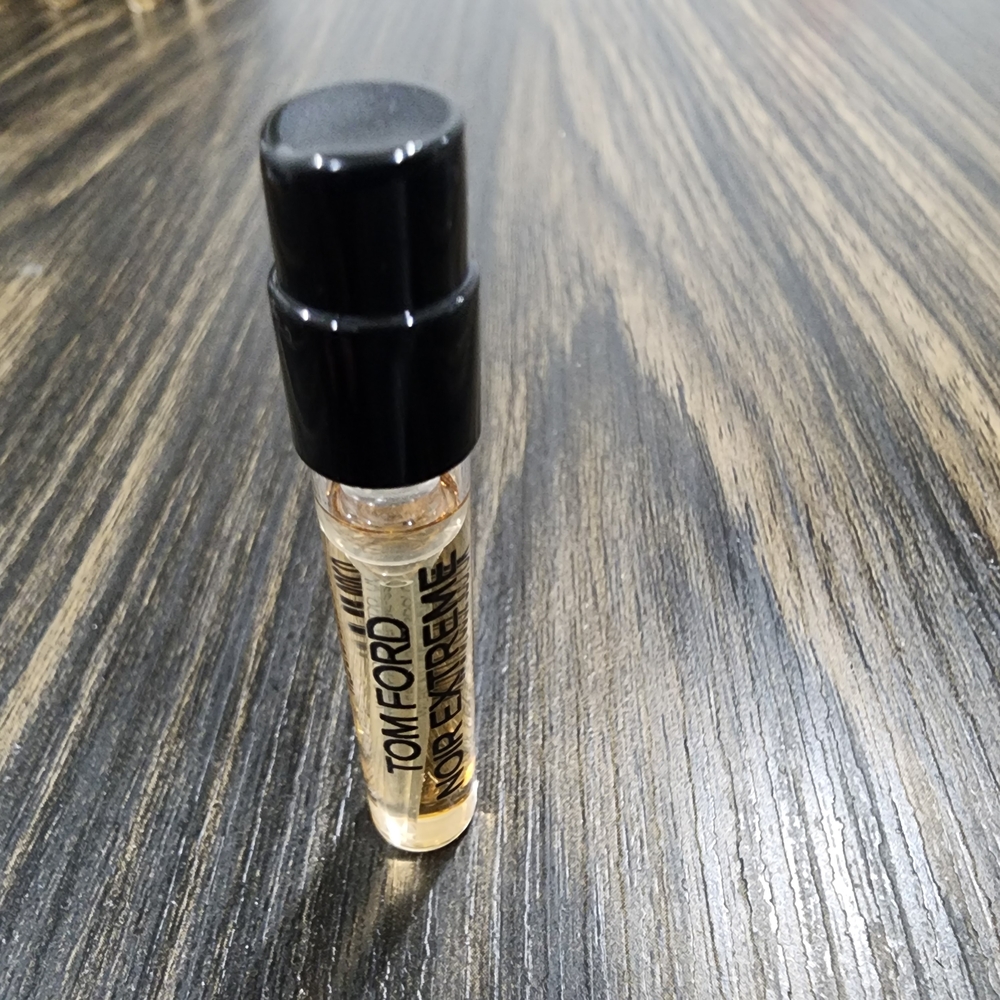 Tom Ford Noir Extreme Perfume Sample - Black